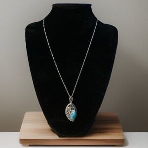 Elegant Silver and Blue Pendant Necklace